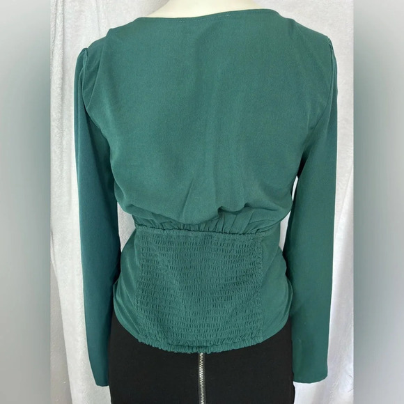 Green Long Sleeve Twist Front V-Neck Blouse - Picture 5 of 5